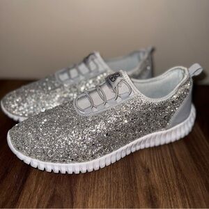 Daisy Fuentes Silver Glitter Sneakers 10M